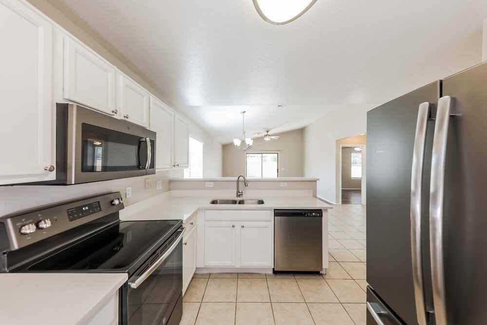 11335 W Crestbrook Dr - Photo 7 of 15