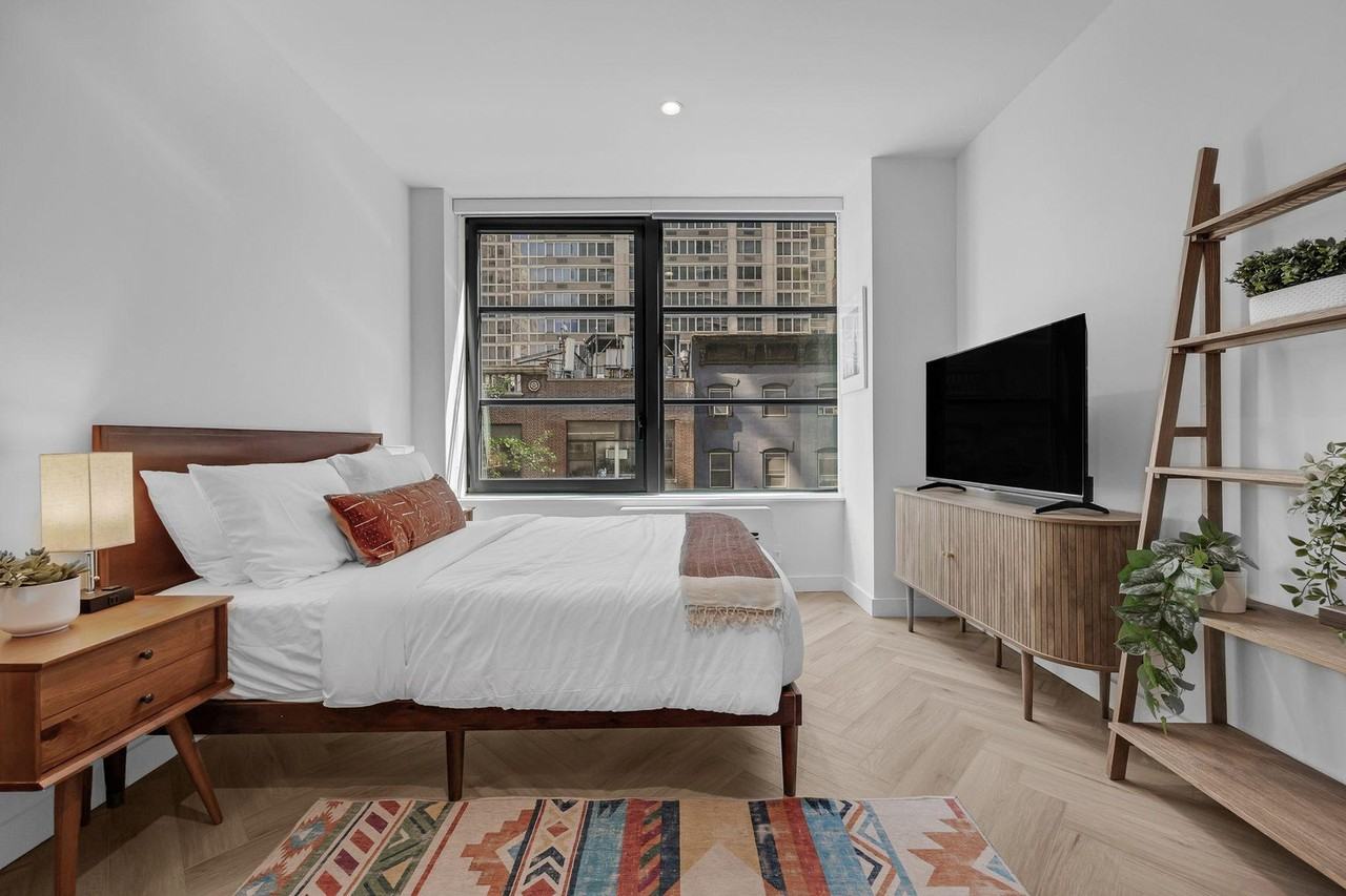 980 6th Avenue - Photo 5 of 51