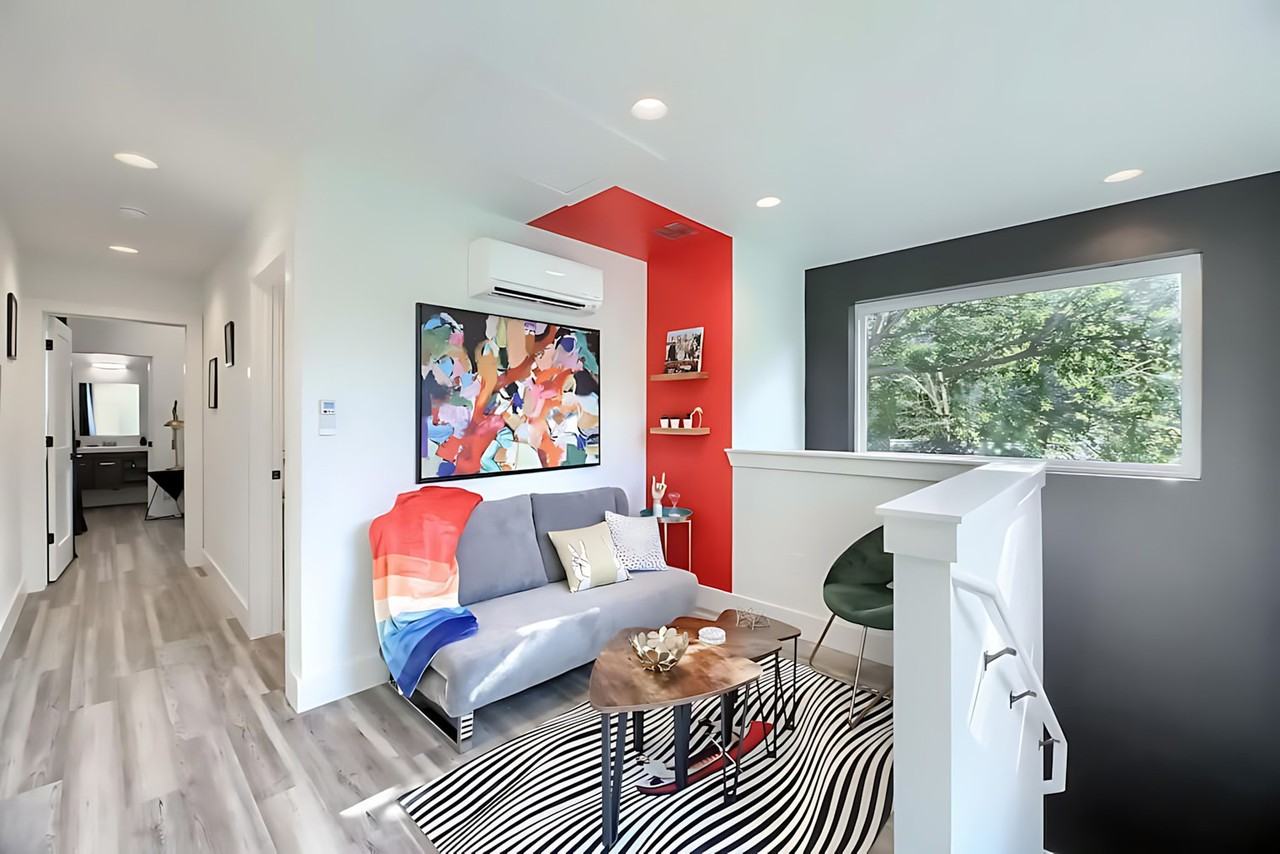 1503 E 3rd St #1026400P - Photo 4 of 19