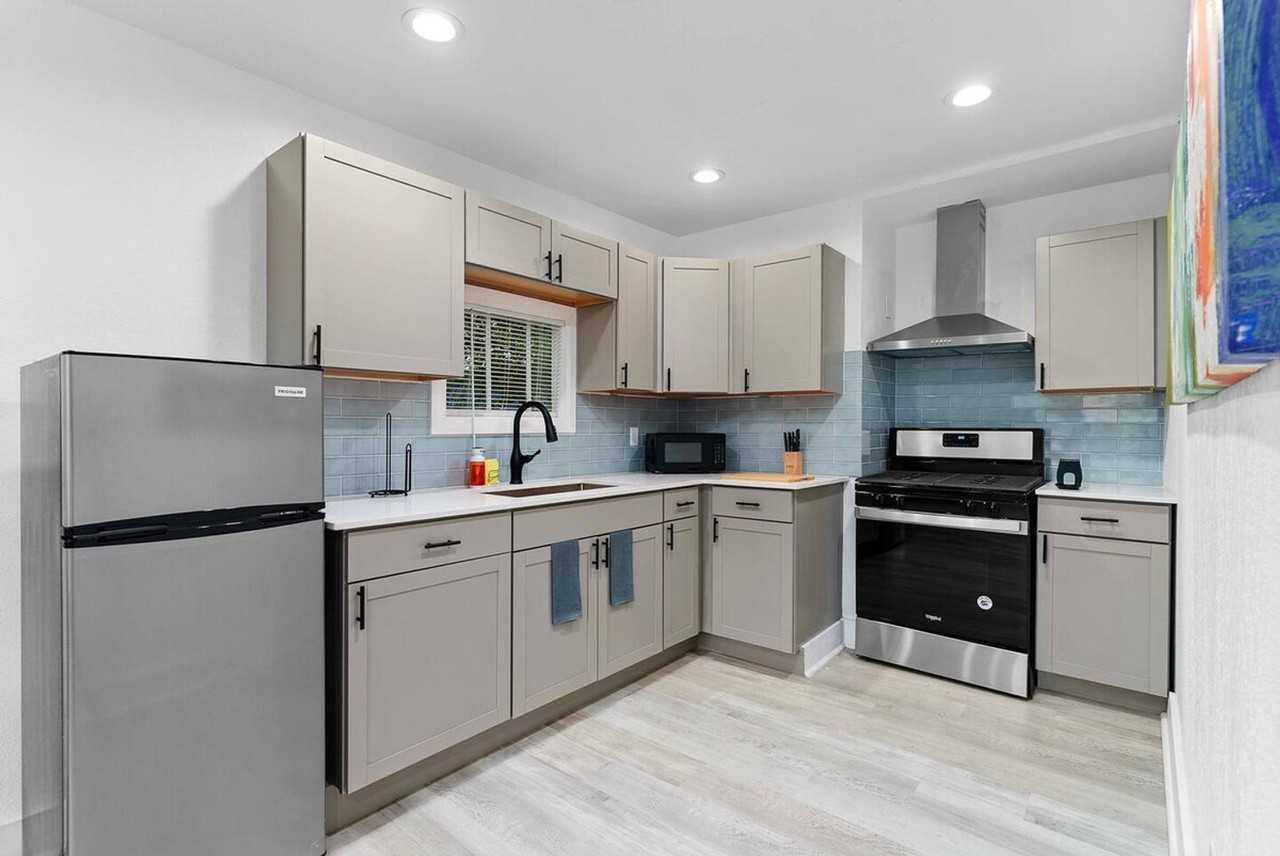 412 Harwood Street - Photo 3 of 17