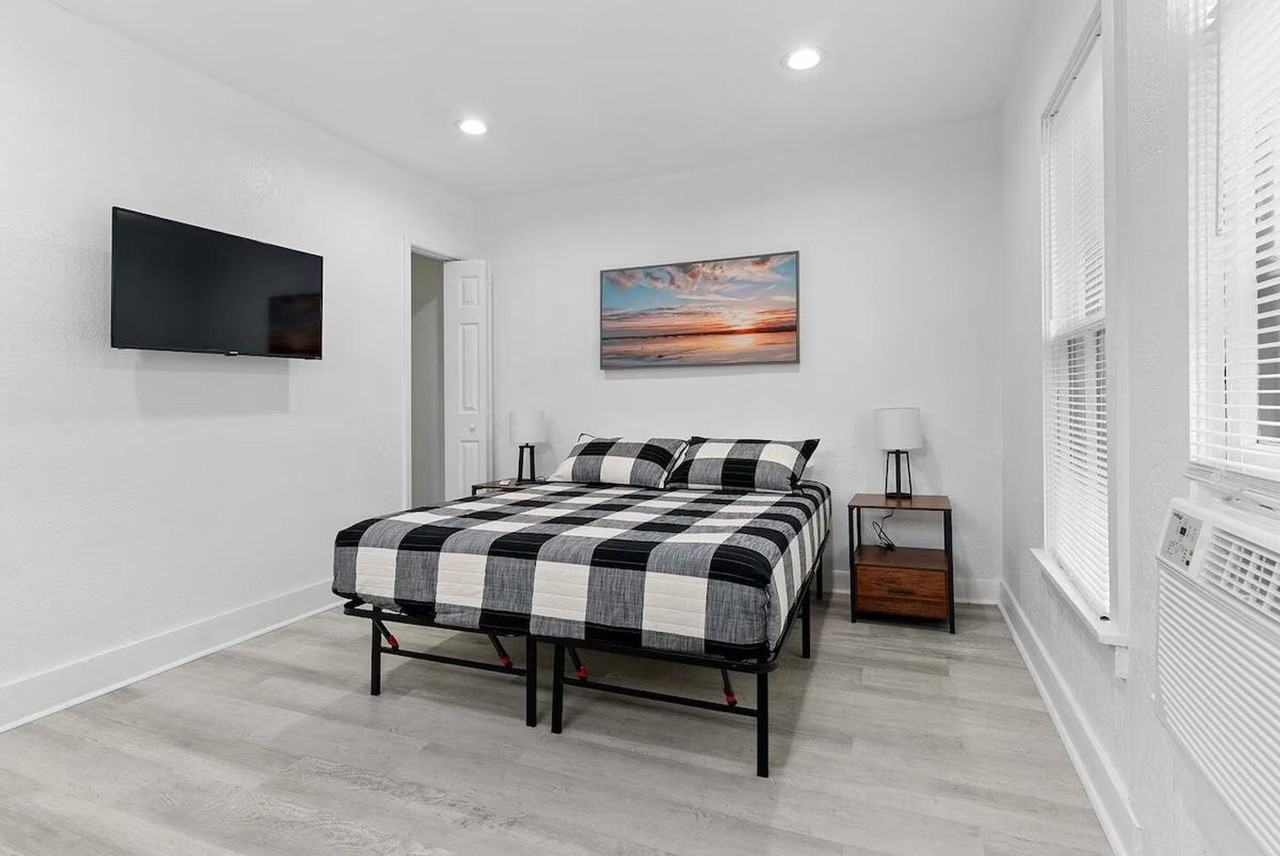 412 Harwood Street - Photo 4 of 17