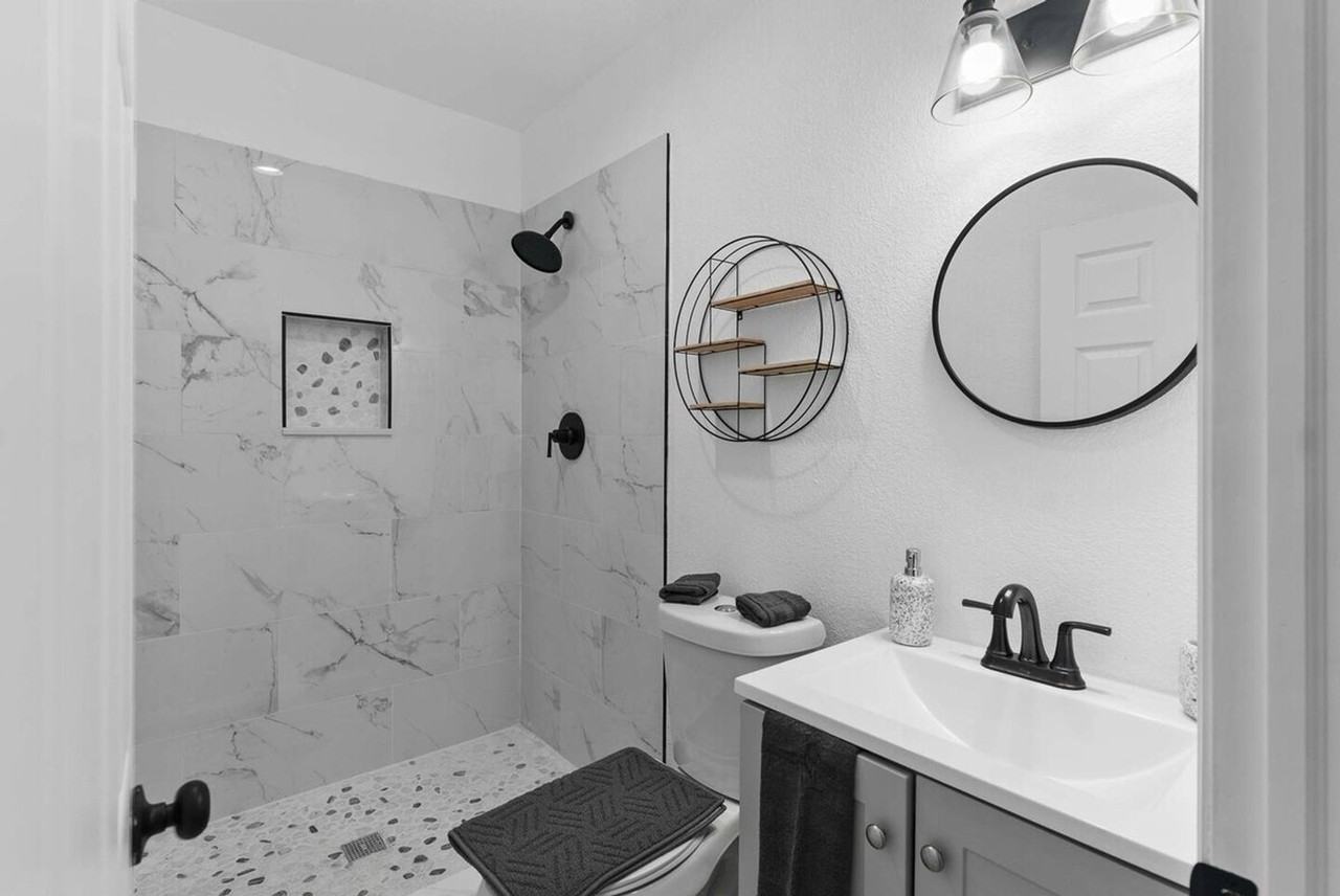 412 Harwood Street - Photo 7 of 17