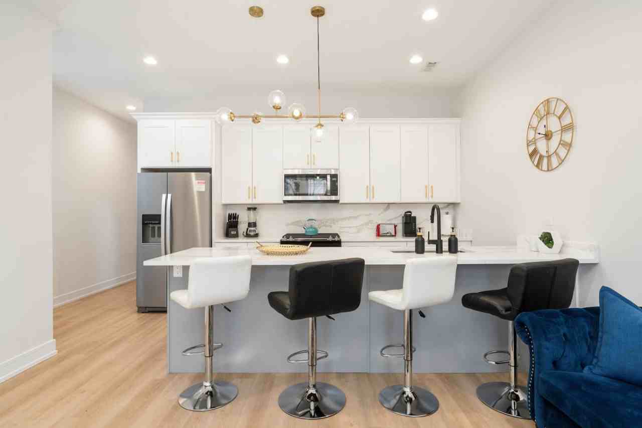 3723 S Giles Ave #1228643P - Photo 3 of 31