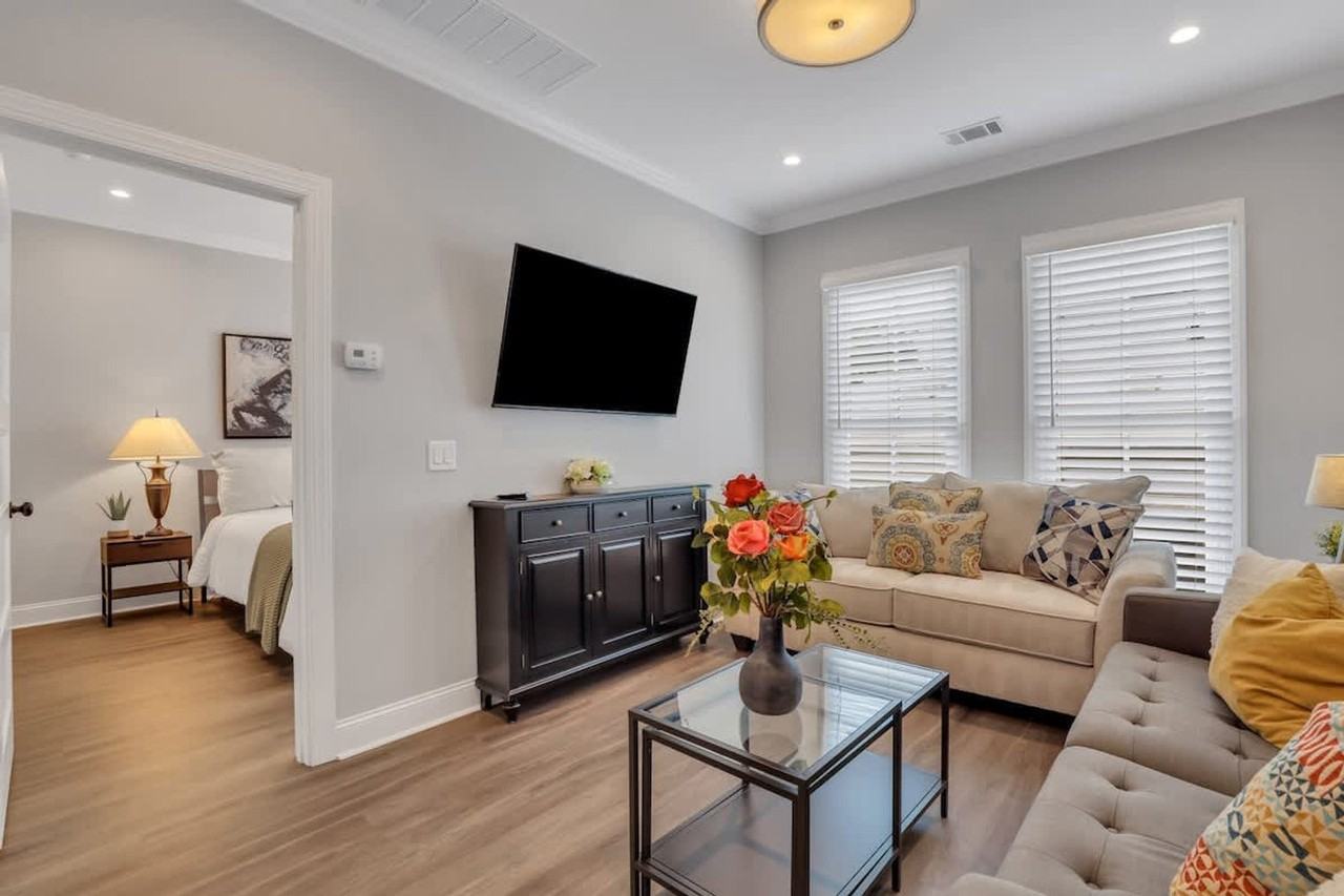 306 W Gaston St #1244802P - Photo 2 of 24