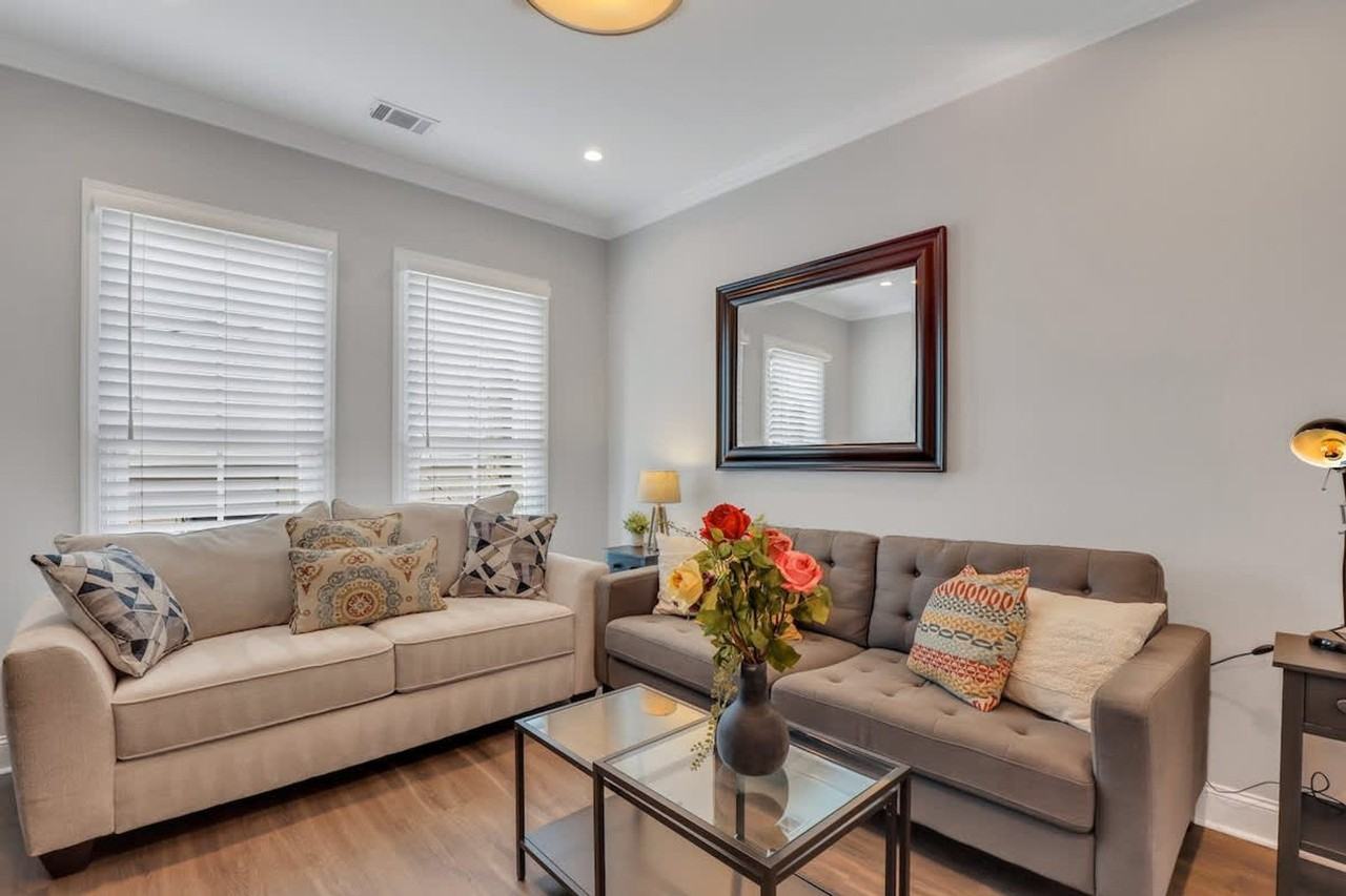 306 W Gaston St #1244802P - Photo 4 of 24