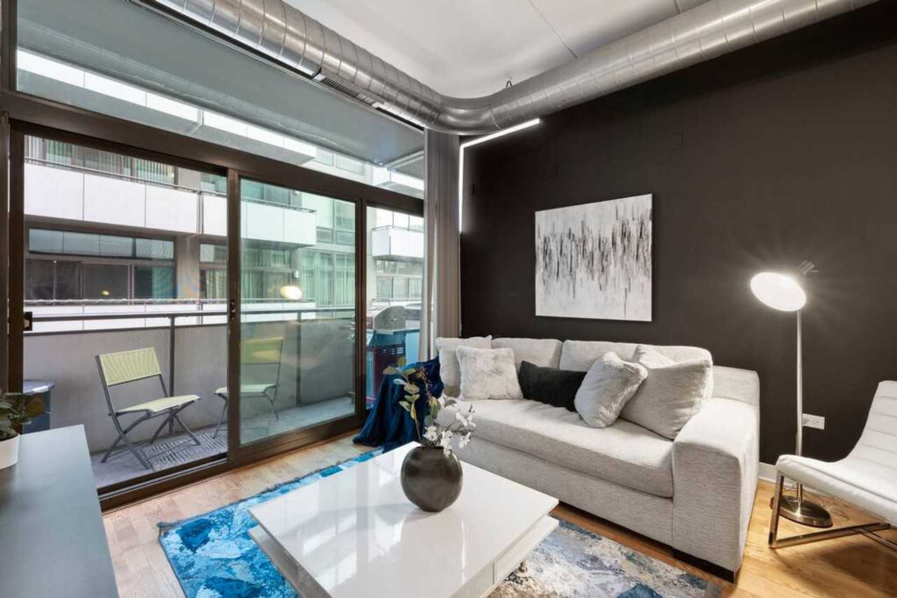 660 W Wayman St #1244912P - Photo 2 of 33