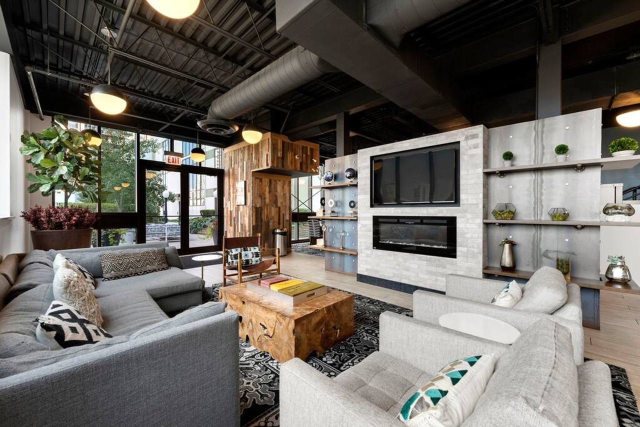 660 W Wayman St #1244912P - Photo 3 of 33