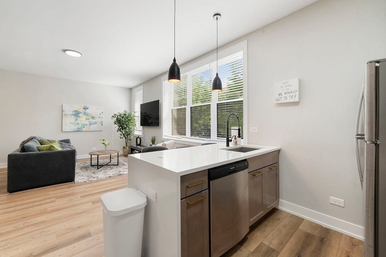 1900 W 17th St #1244928P - Photo 2 of 39