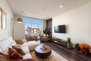 featured image of 1122 W Chicago Ave