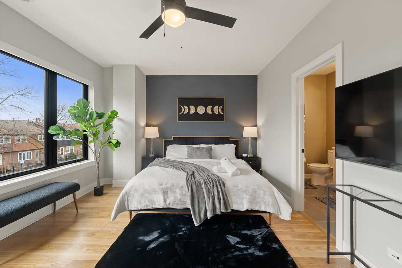 2006 W 21st St #1244959P - Photo 2 of 44