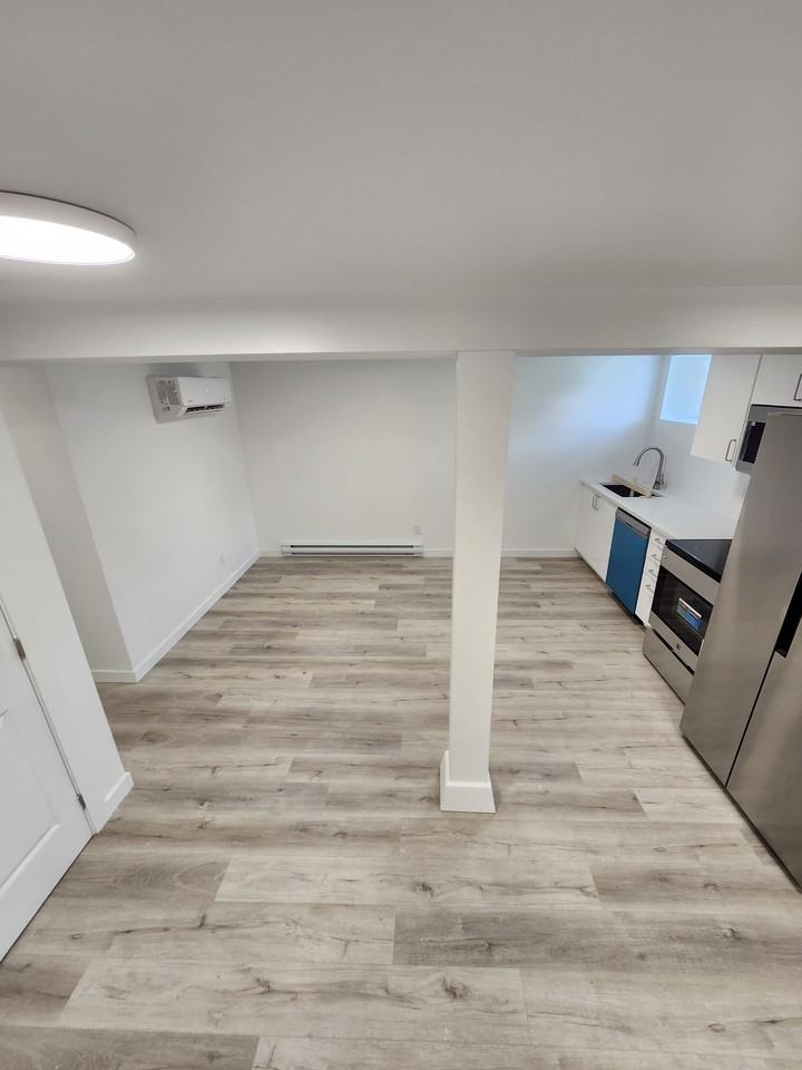 905 Smyth Road #b - Photo 3 of 11