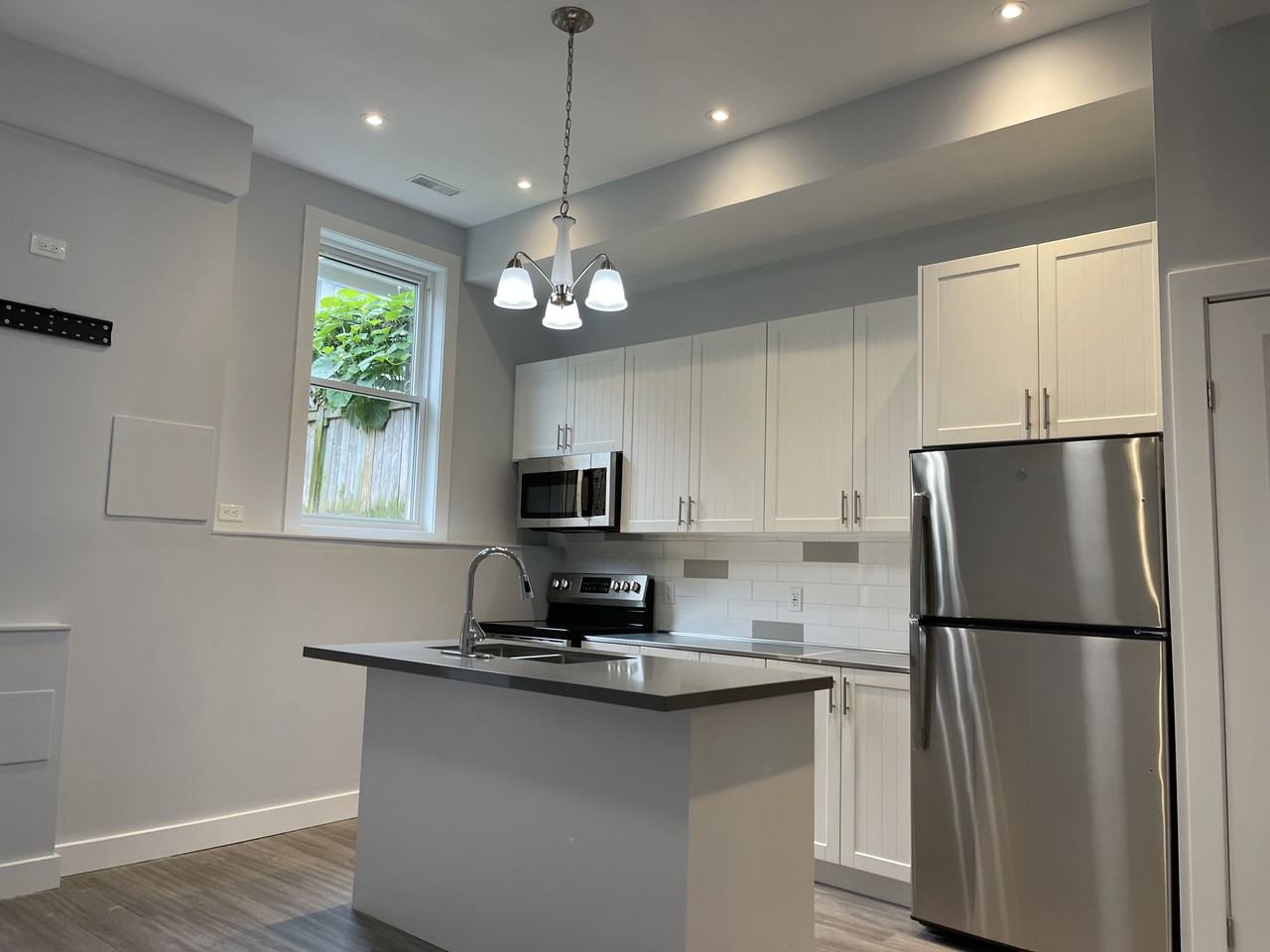 980 Ossington Avenue - Photo 5 of 24