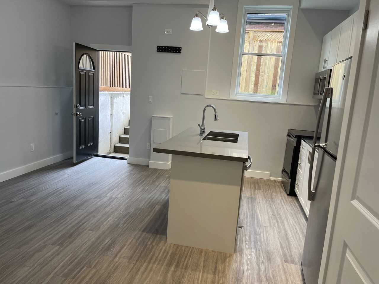 980 Ossington Avenue - Photo 4 of 24