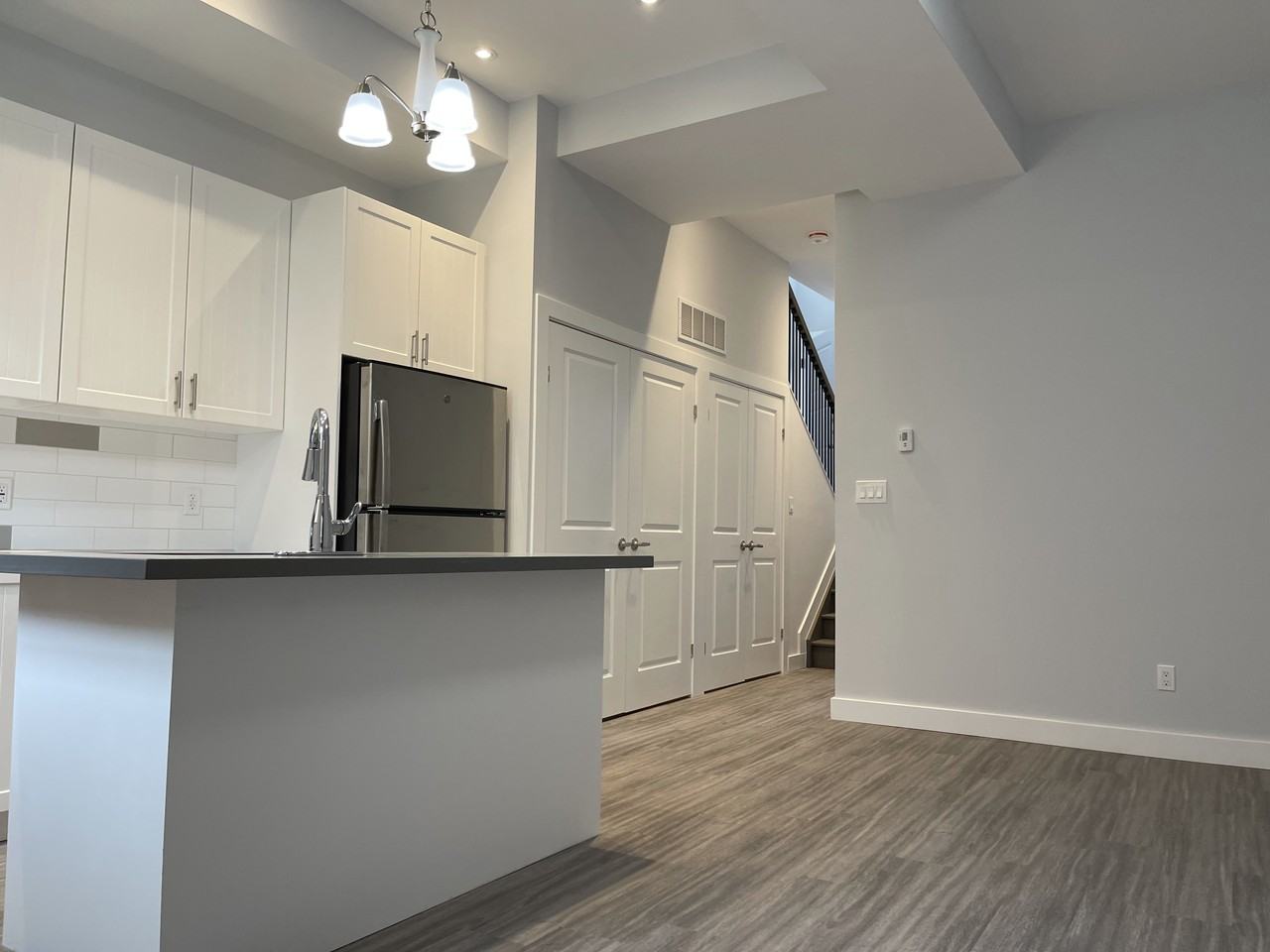 980 Ossington Avenue - Photo 3 of 24