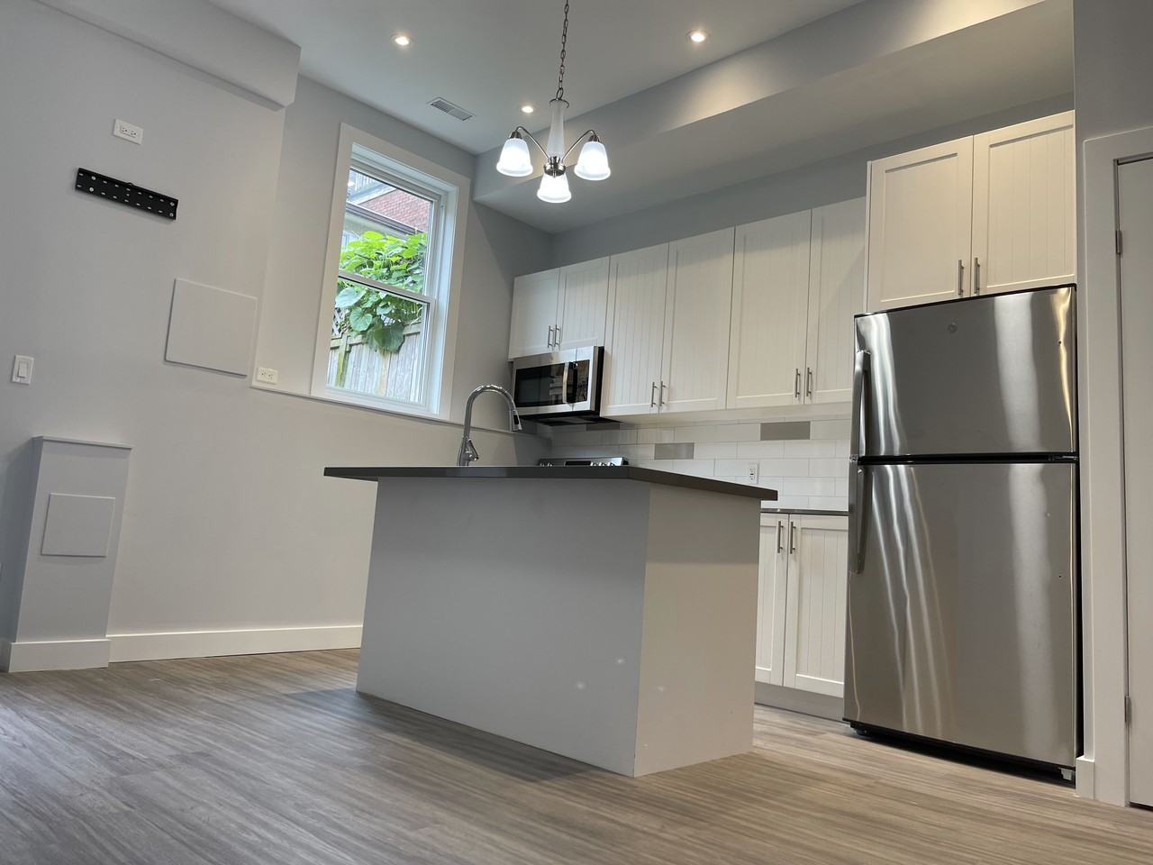980 Ossington Avenue - Photo 6 of 24