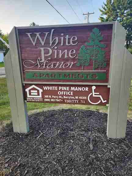 White Pine Manor - Photo 7 of 8