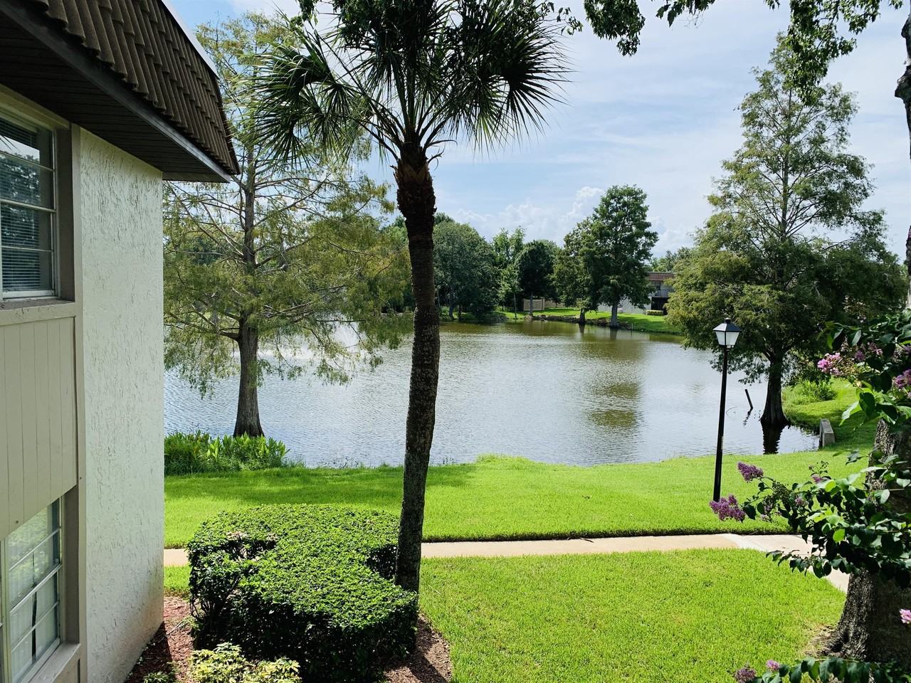 52 Windtree Ln #1 - Photo 2 of 11