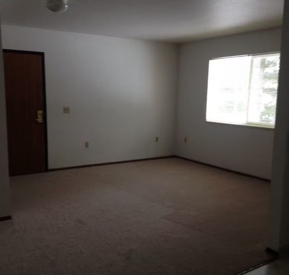 White Pine Manor - Photo 3 of 8