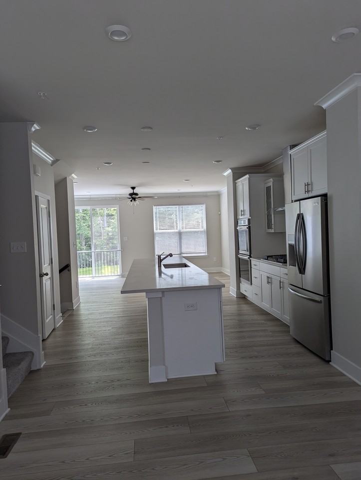 2942 Bridgewater Dr - Photo 3 of 18