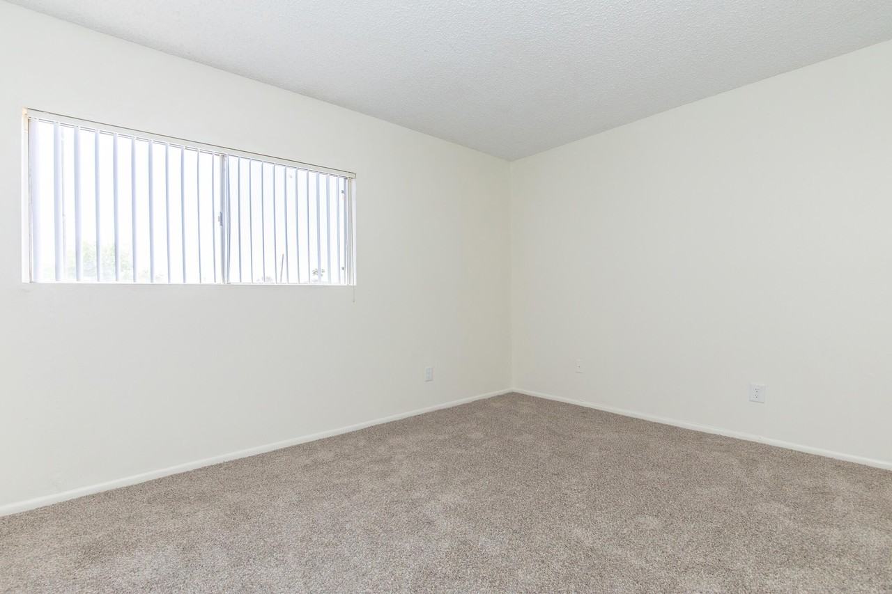 Aspen Courts - Photo 6 of 42