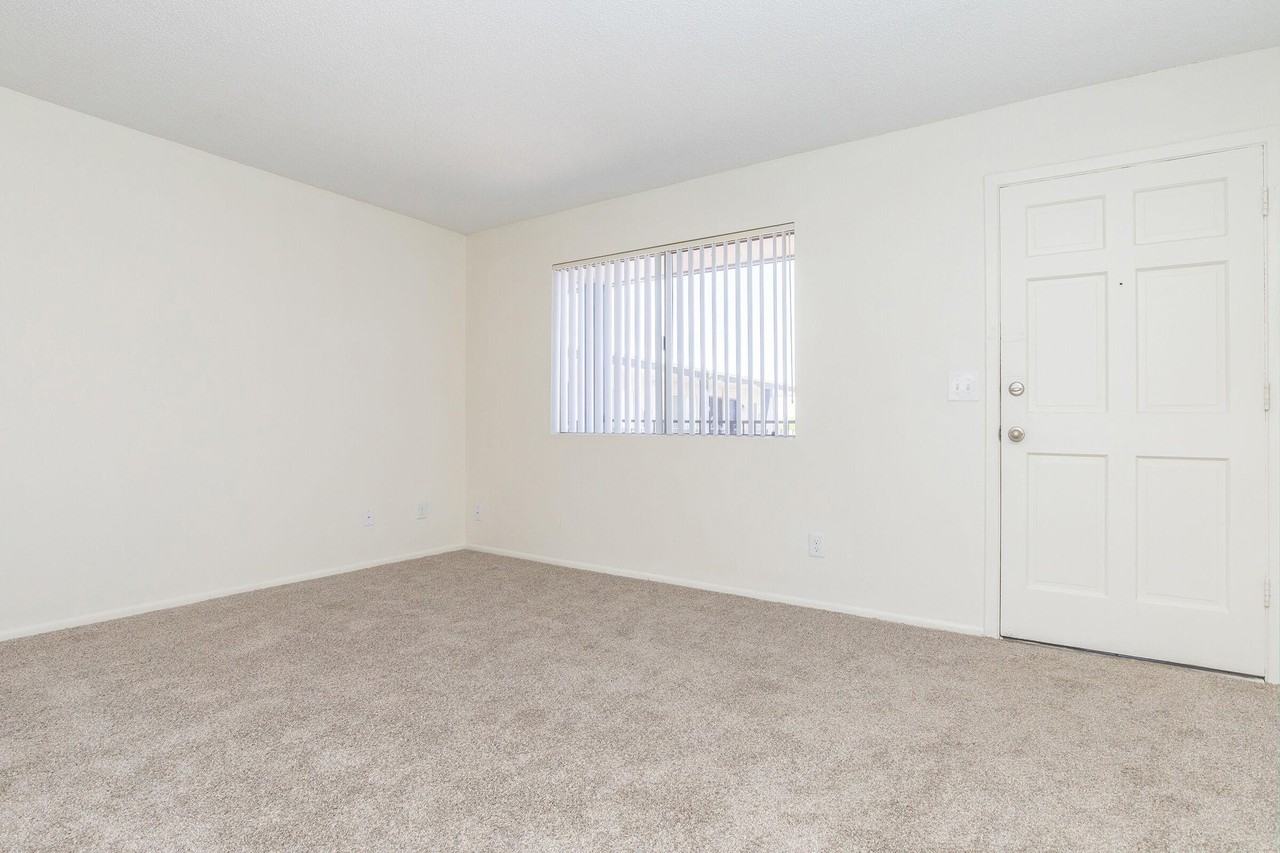 Aspen Courts - Photo 7 of 42