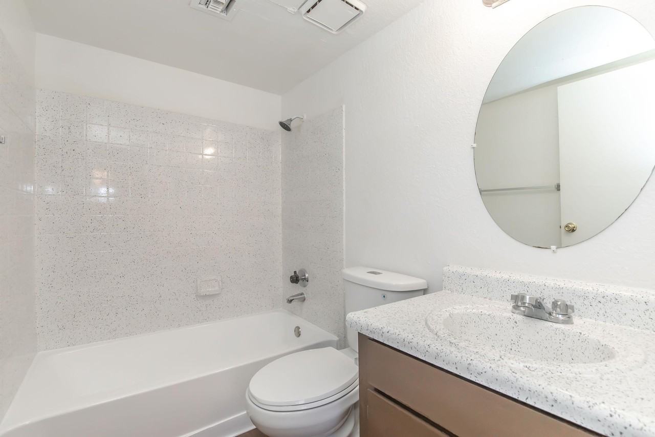 Center Park Apartments - Photo 4 of 37