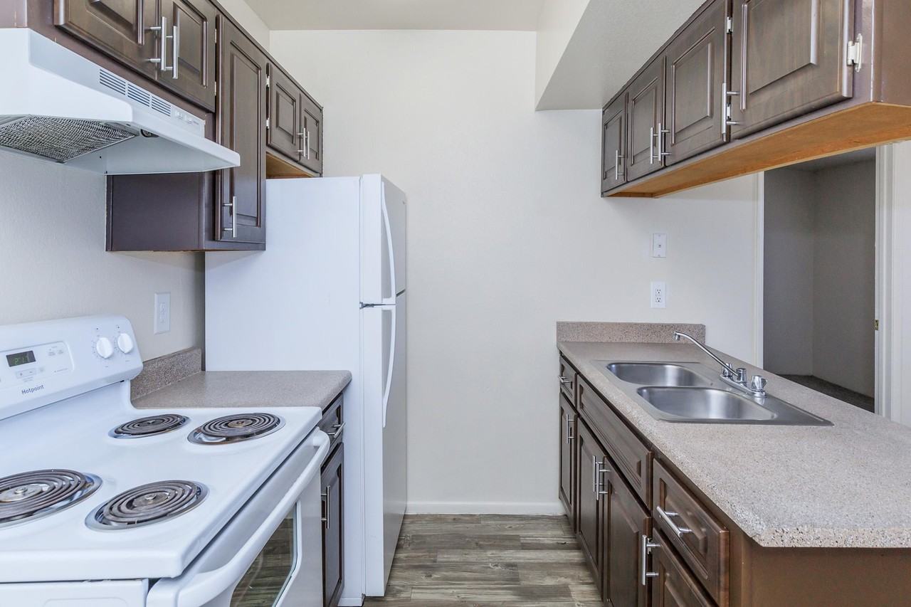 Courtyard Apartments - Photo 3 of 33