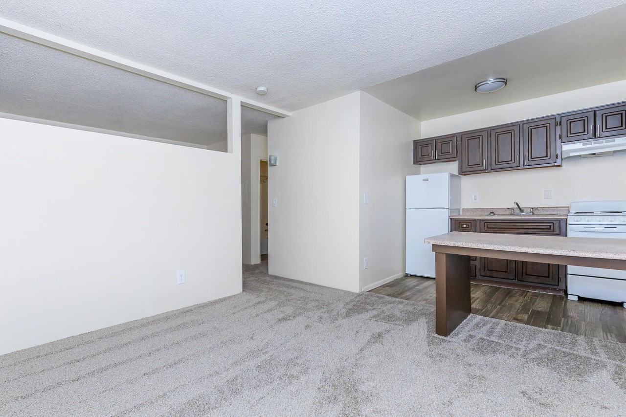 Courtyard Apartments - Photo 4 of 33