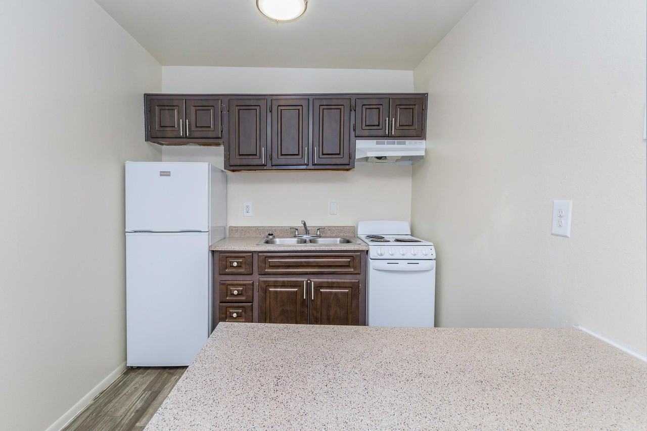 Courtyard Apartments - Photo 5 of 33