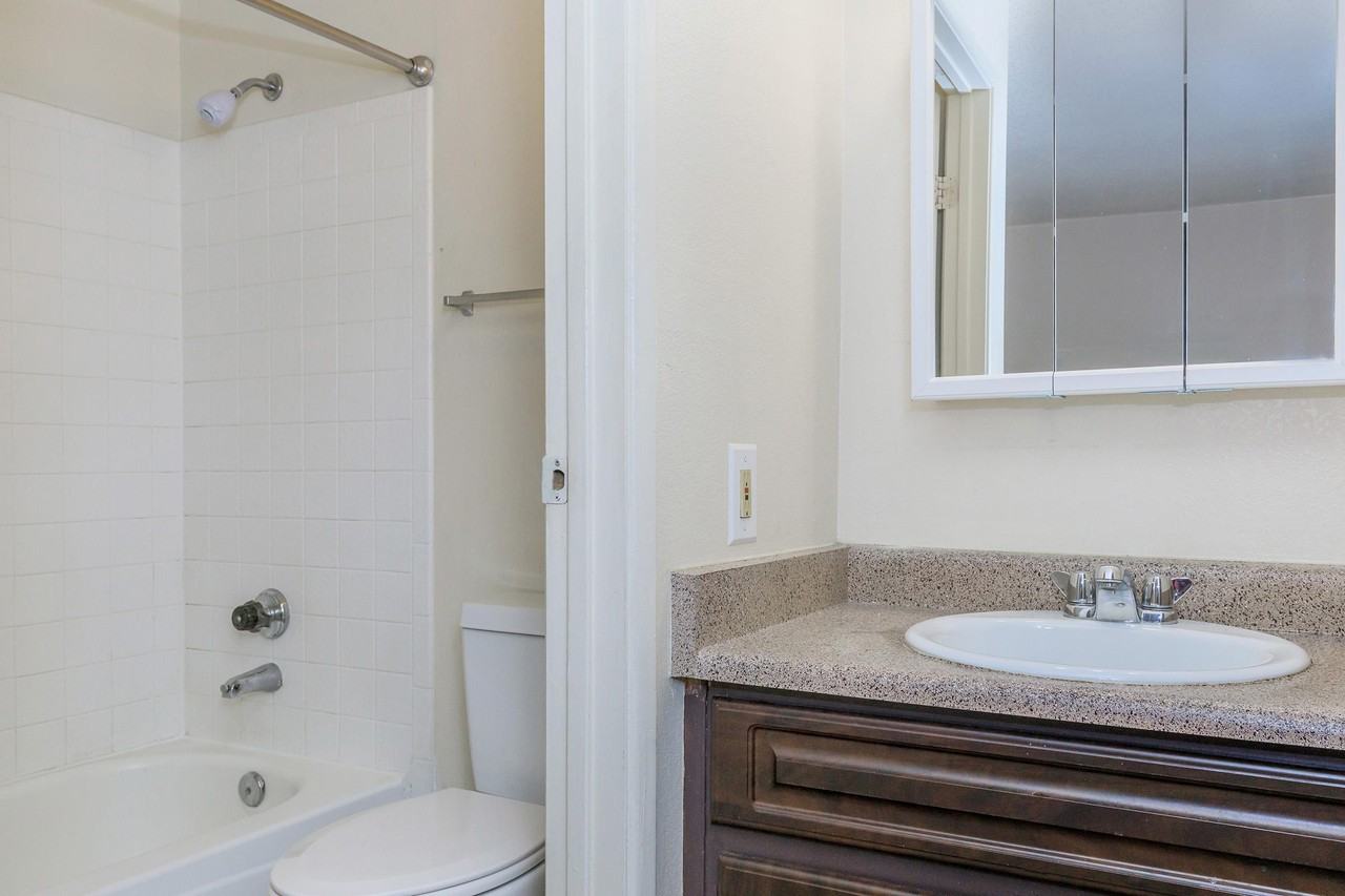 Courtyard Apartments - Photo 6 of 33