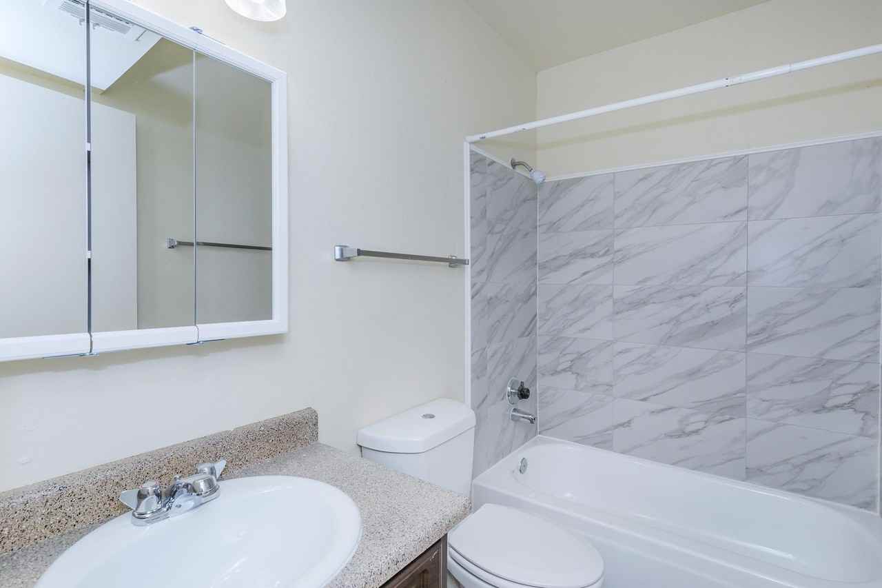 Courtyard Apartments - Photo 7 of 33