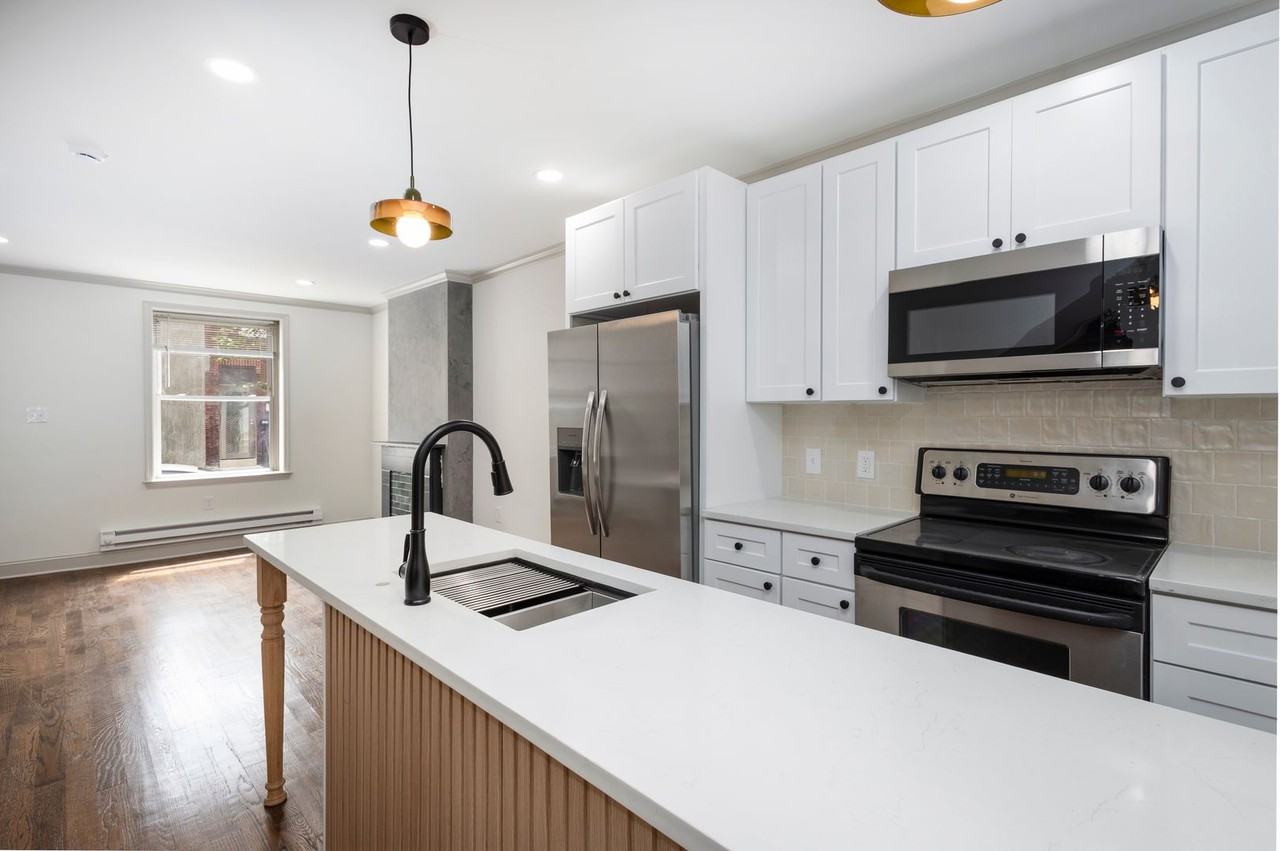 2226 N Sydenham St - Photo 2 of 47