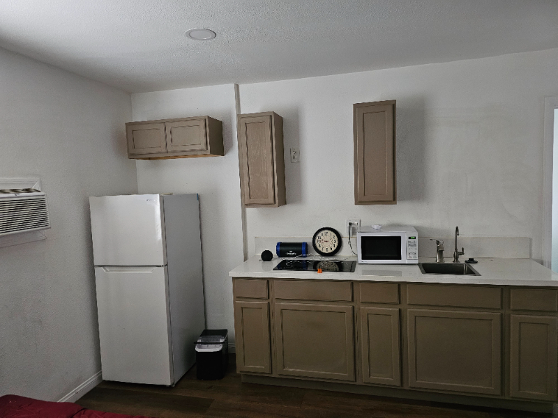 90220 14539S Stanford Ave Compton Ca #B - Photo 3 of 6