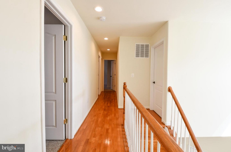 542 Windermere Dr - Photo 3 of 9