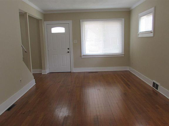 3345 Linden St - Photo 2 of 11