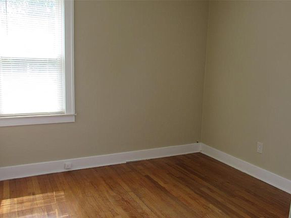 3345 Linden St - Photo 3 of 11