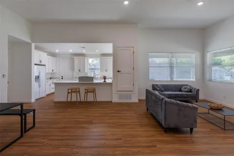 1705 Sycamore St - Photo 3 of 18