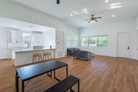 1705 Sycamore St - Photo 4 of 18