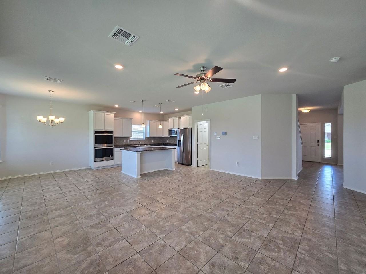 9409 Farrier Ave - Photo 5 of 36