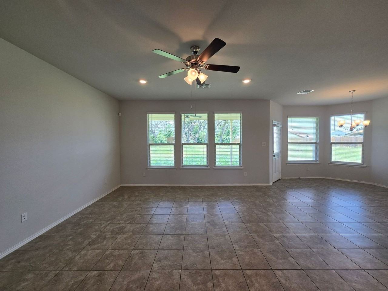 9409 Farrier Ave - Photo 6 of 36