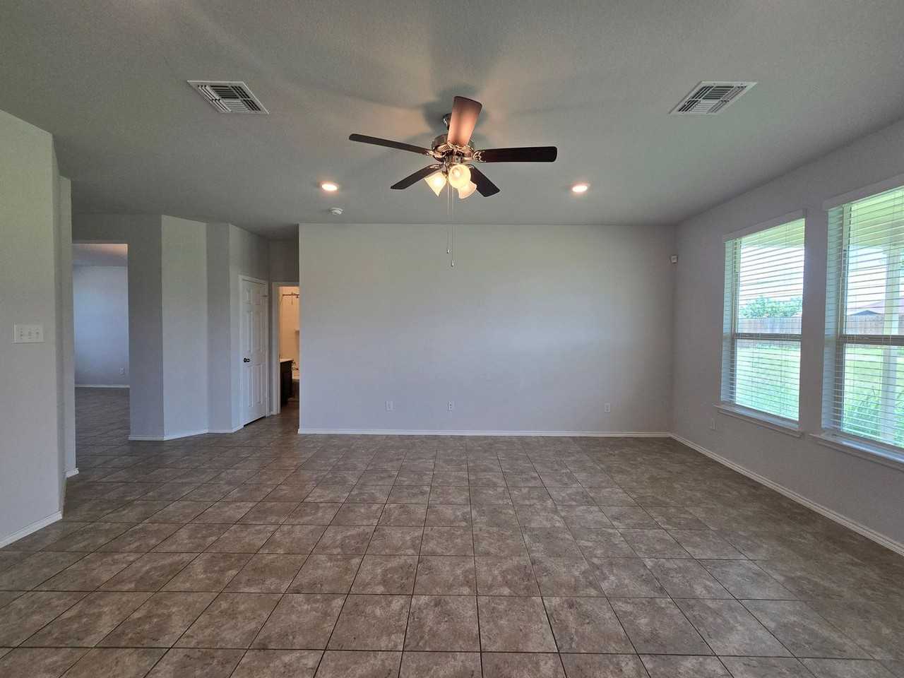 9409 Farrier Ave - Photo 7 of 36