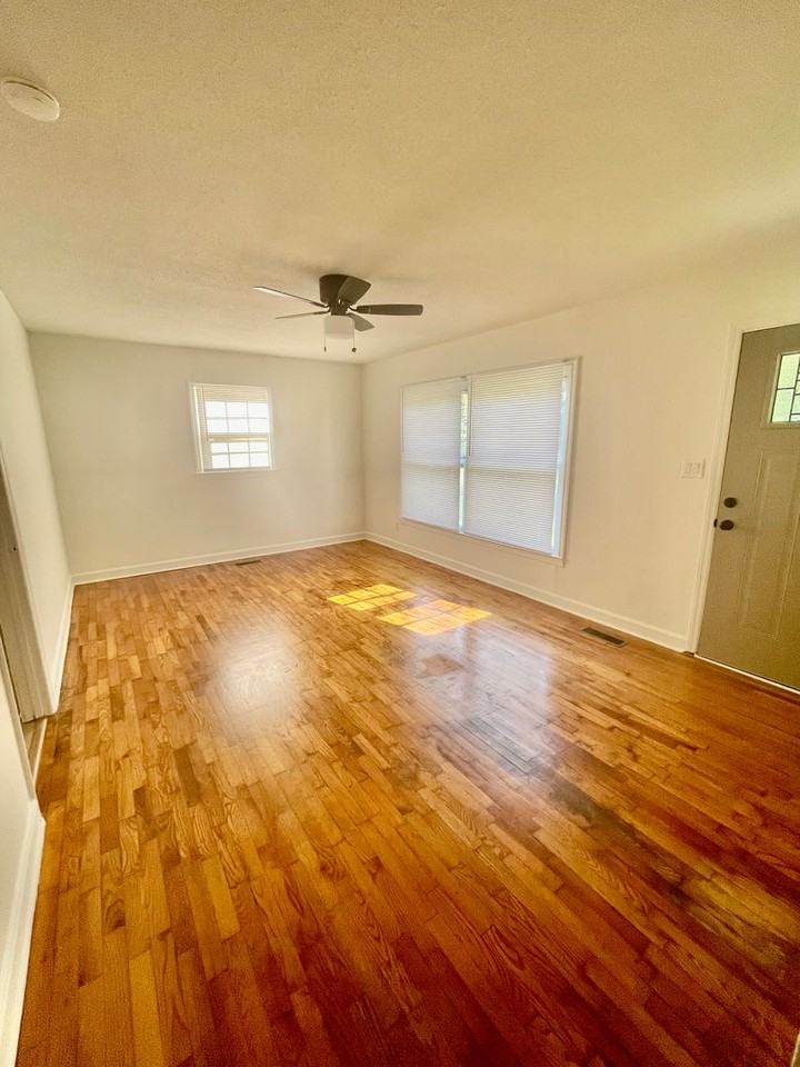 914 Holder Dr - Photo 3 of 15