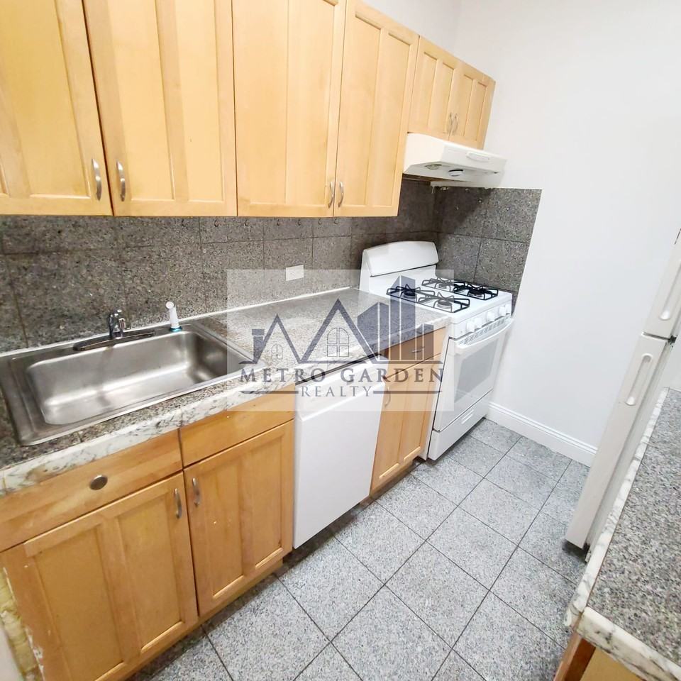 72-38 Yellowstone Boulevard #2 - Photo 7 of 20