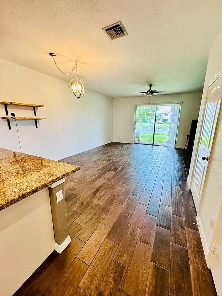 1198 Paisley Ct - Photo 3 of 14