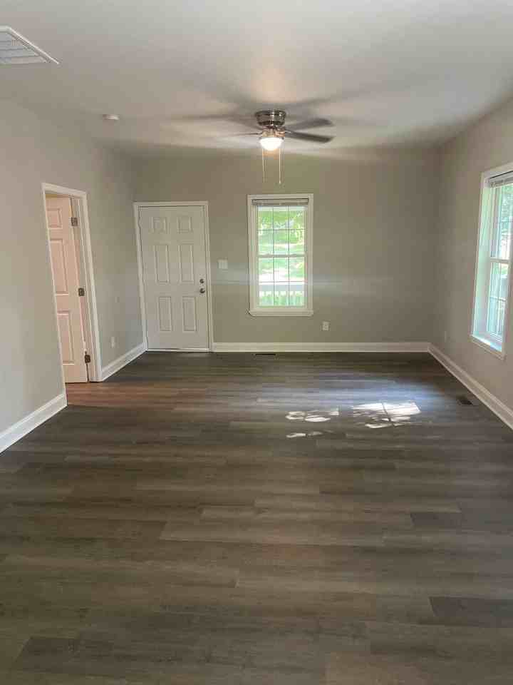 308 Peden St - Photo 3 of 8