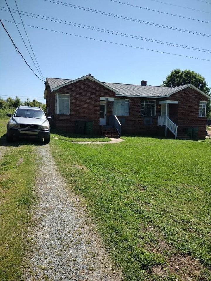 2715 Watson Dr - Photo 2 of 10