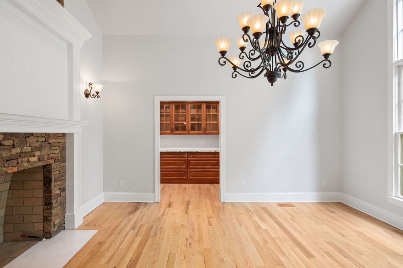 85 Forest Rd - Photo 4 of 36