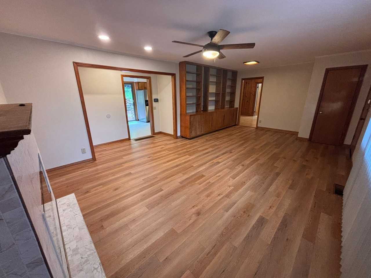 1054 N Eva Ave - Photo 3 of 19