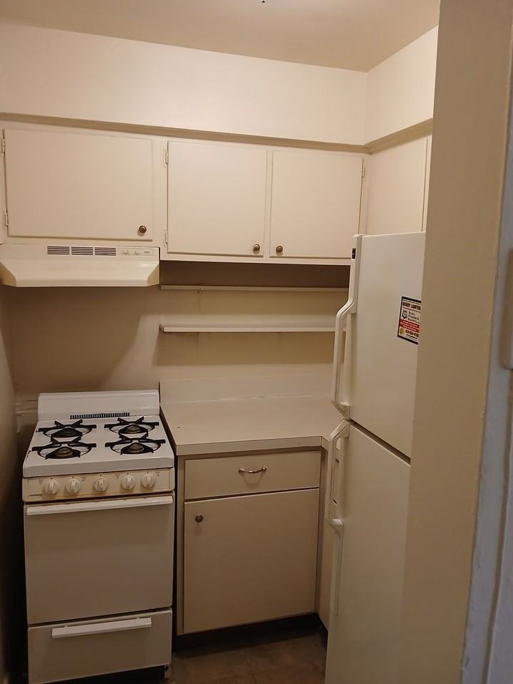 910 Saint Paul St - Photo 2 of 7