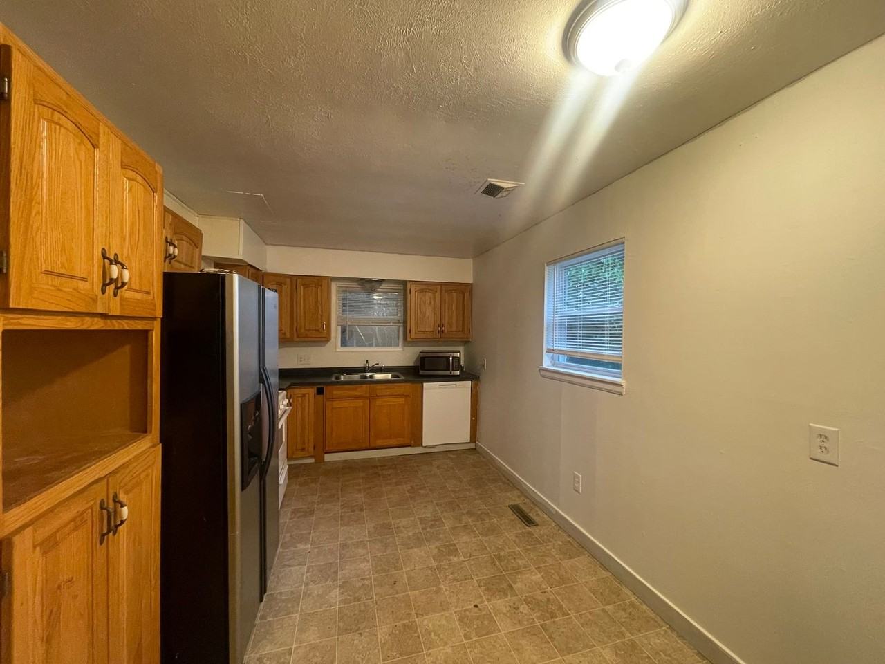 1507 W Phelps St - Photo 6 of 7